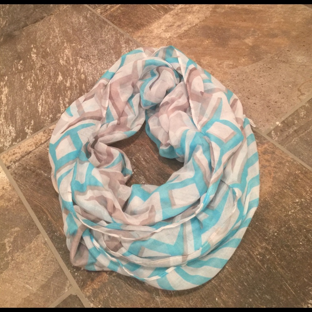 Infinity Scarf‎